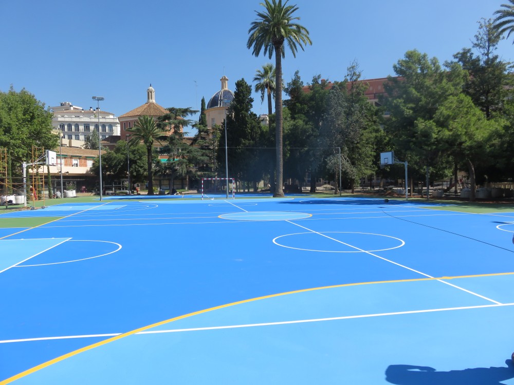 Tres pistas polideportivas Sportplus para el Colegio Jesús y María de Valencia