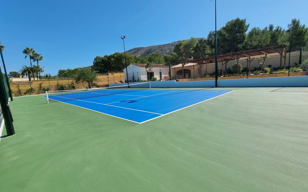 PISTA DE TENIS Y PADEL EN VILLA DE LUJO EN ALTEA