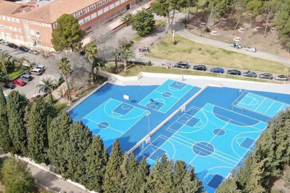 COLEGIO SALESIANOS GODELLETA 3.800 m2  PISTAS DEPORTIVAS