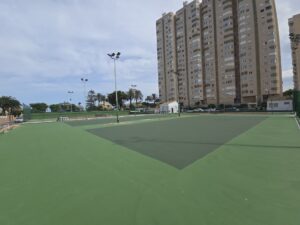 pistas-de-resinas-urbanizacion-puigval-valencia-2025-durante-6